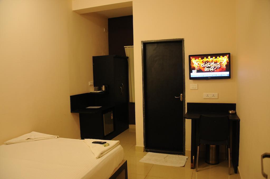 Hotel Sri Krishna Residency Удипи Номер фото