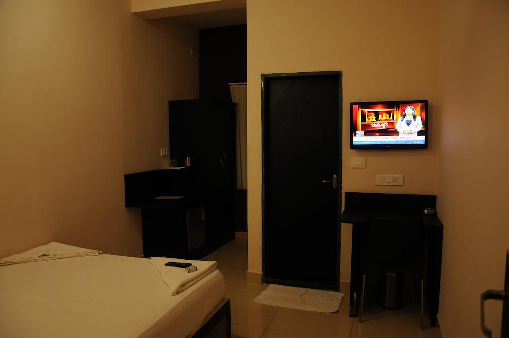 Hotel Sri Krishna Residency Удипи Номер фото