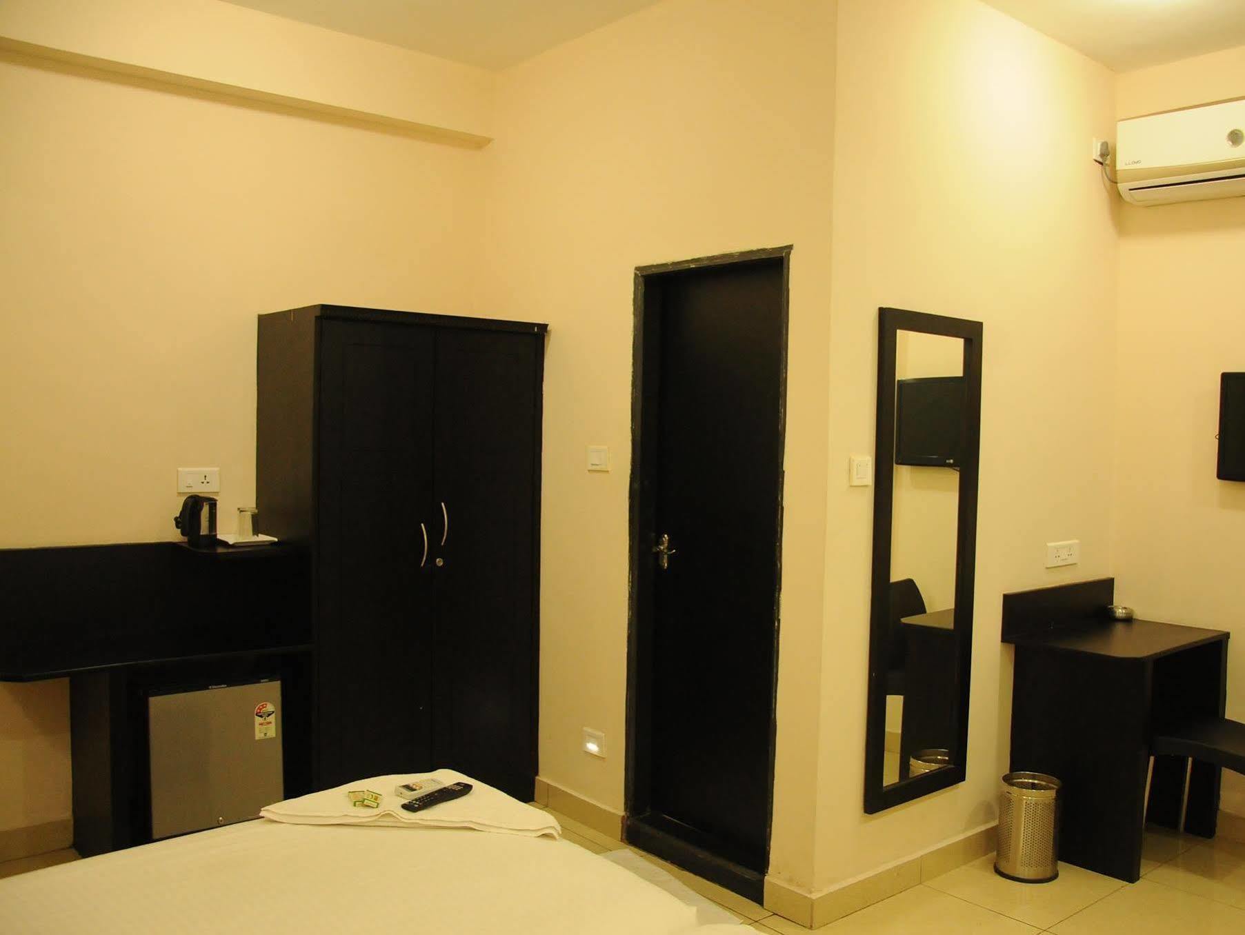Hotel Sri Krishna Residency Удипи Экстерьер фото